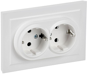 Розетка 2-м СП BRITE РС12-3-БрАБ 16А в сборе с заземл. без защ. шторок арктич. бел. IEK BR-R21-16-K91-F